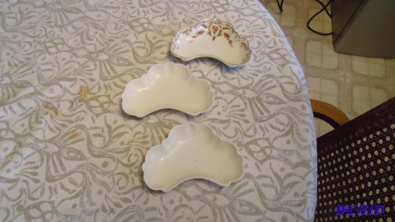 lot 359 image: 3 seashell dishes...