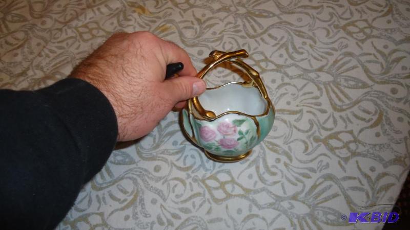 lot 362 image: Small dish...