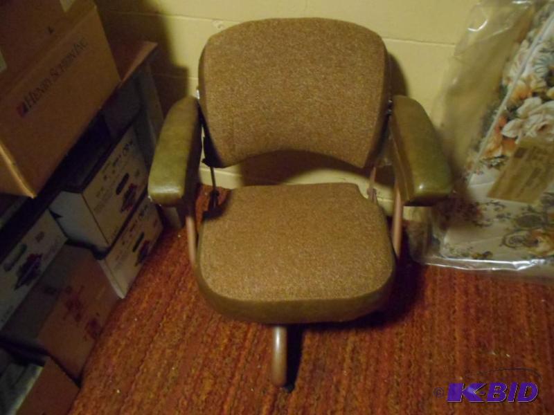 lot 65 image: Rolling office chair...