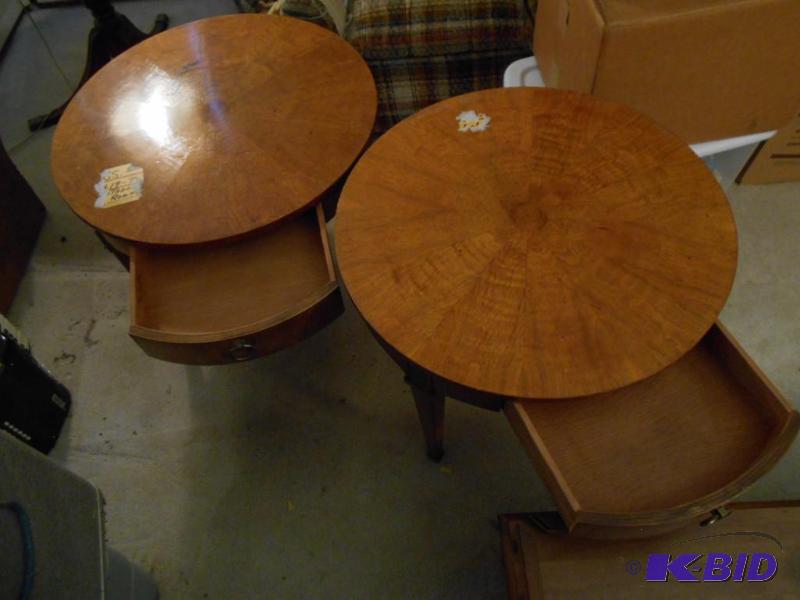 lot 7 image: Round end table with single drawer, wood, 26 ...