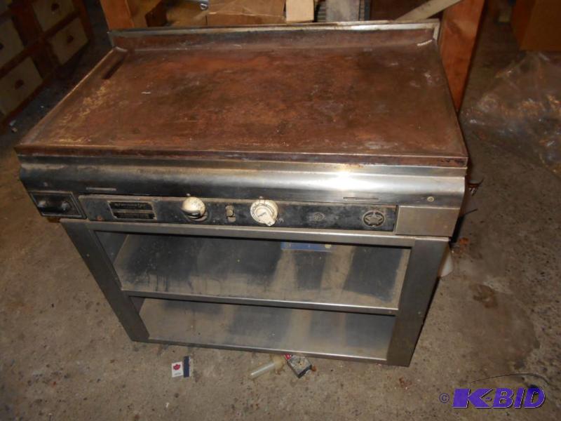 lot 73 image: Propane Griddle 36x20 grill surface. Surface ...