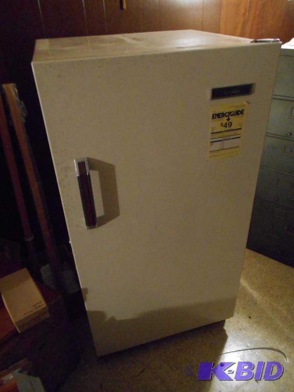 lot 77 image: Montgomery Ward 13.3 cu.ft. Chest freezer...
