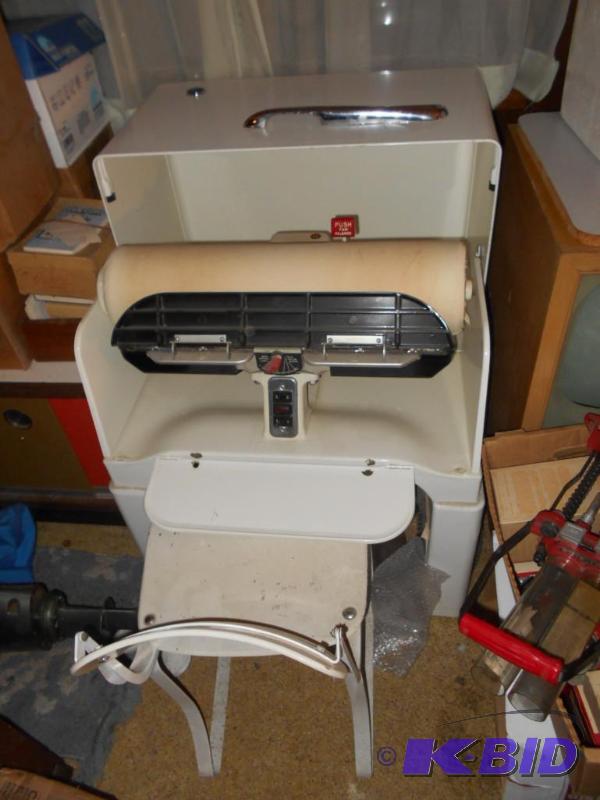 lot 78 image: Iron Rite machine. Turns on. Appears to work...