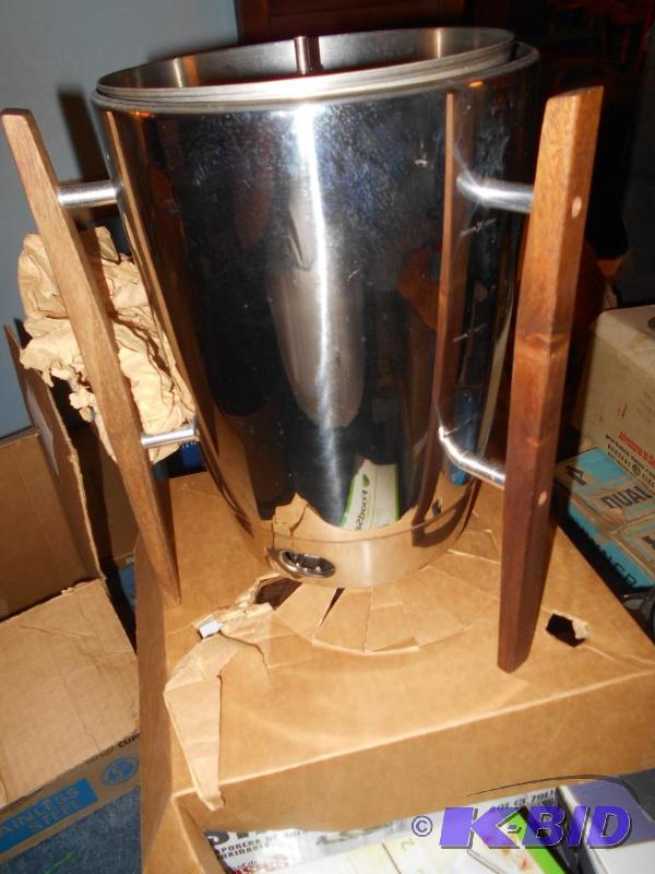 lot 90 image: 30 cup coffee naker...