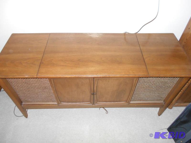 lot 99 image: Zenith sound console-has amfm radio and reco...