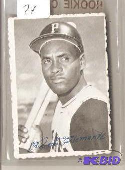 lot 74 image: 1967 Topps Roberto Clemente Deckle Edge Card