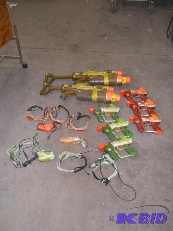 lot 105 image: Huge Lazer Tag Lot