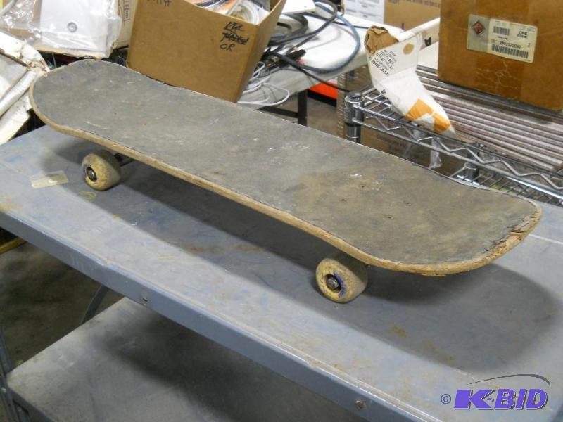 lot 114 image: Skateboard