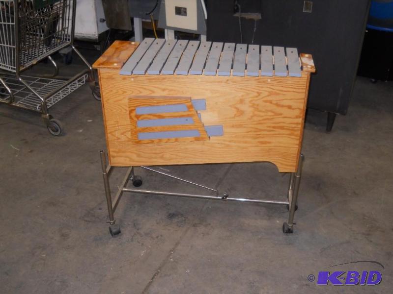 lot 12 image: Sonor Meisterklasse Bass Metallophone, GB-KM-10