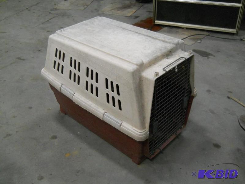 lot 121 image: Dog or Animal Kennel