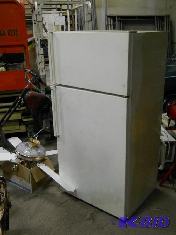 lot 122 image: Kenmore Refrigerator