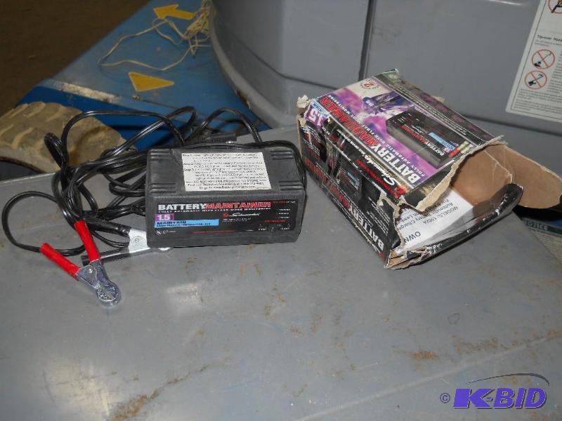 lot 126 image: Schumacher Battery Charger