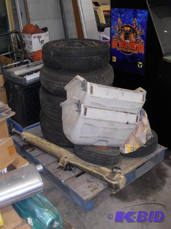 lot 146 image: The 4 Large Tires Stacked On Top of Eachother In The Photo