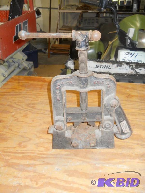 lot 20 image: Reed No. 72 Manufacturing Pipe Vise