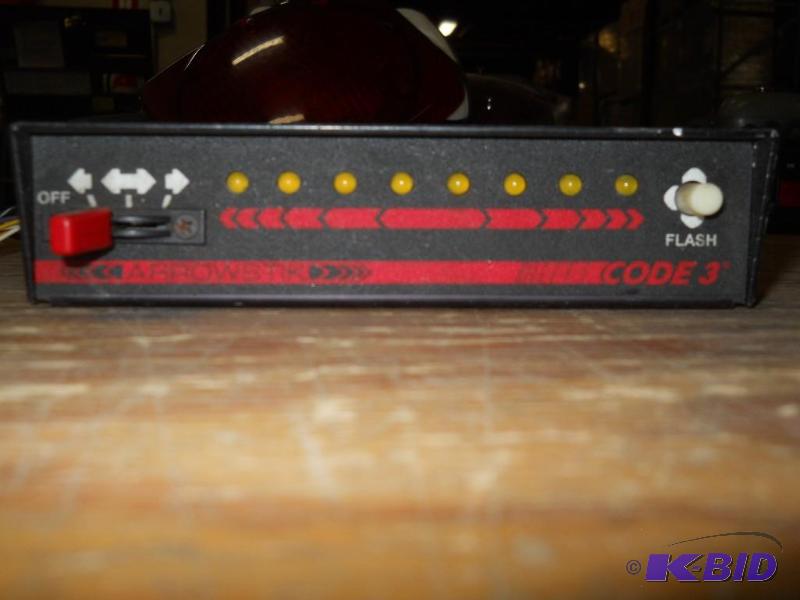 lot 28 image: Arrowstik Code 3 Emergency Light Controller