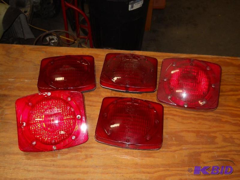 lot 36 image: 5 Weldon 2020 Light Covers Red