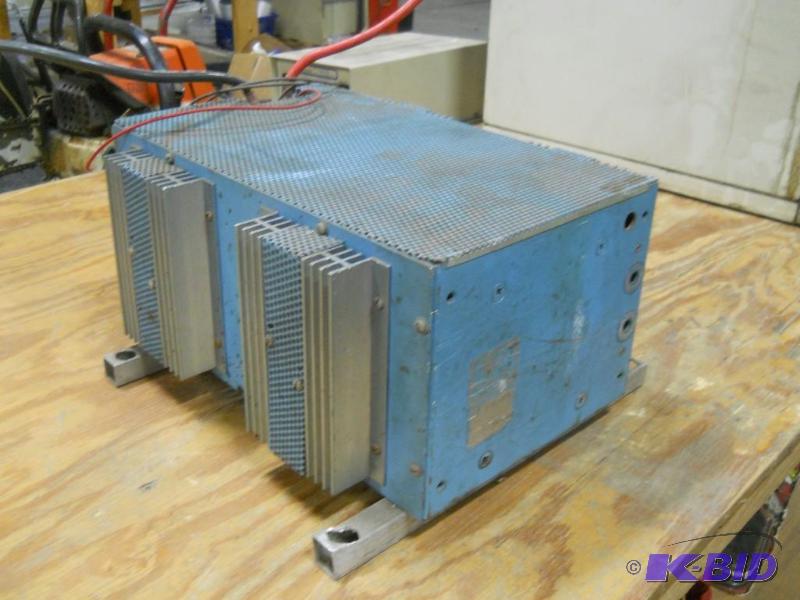 lot 40 image: Nova Electric 5060-12 DC Inverter