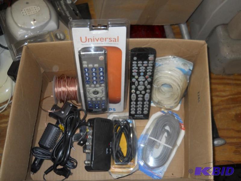 lot 45 image: Box of Electronic Stuff