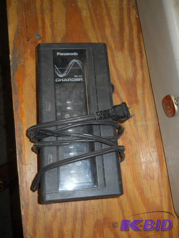 lot 50 image: Battery Charger