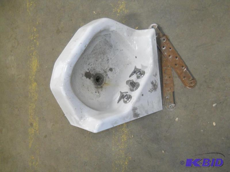 lot 65 image: Vintage Porcelain Corner Sink