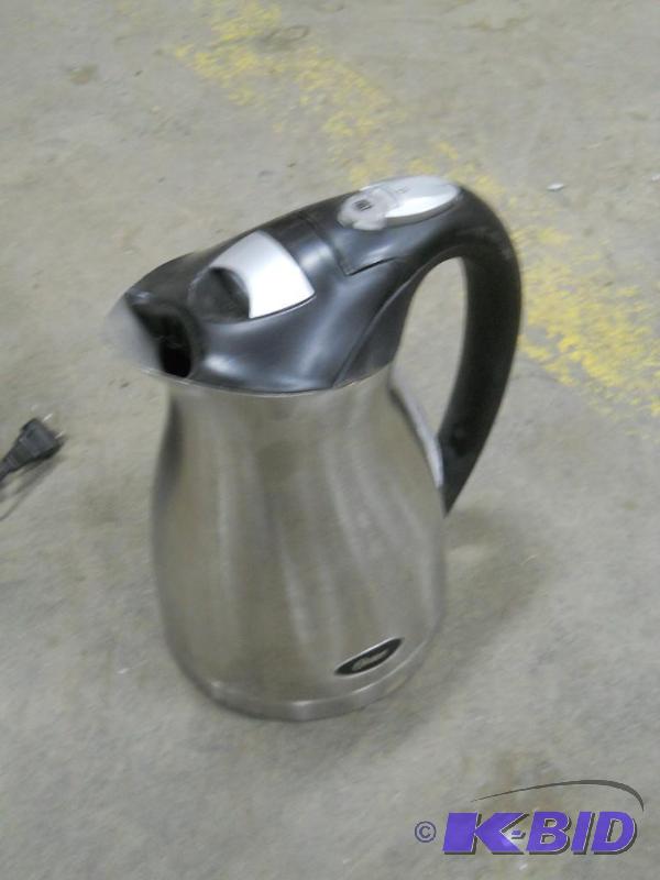 lot 75 image: Tea Pot