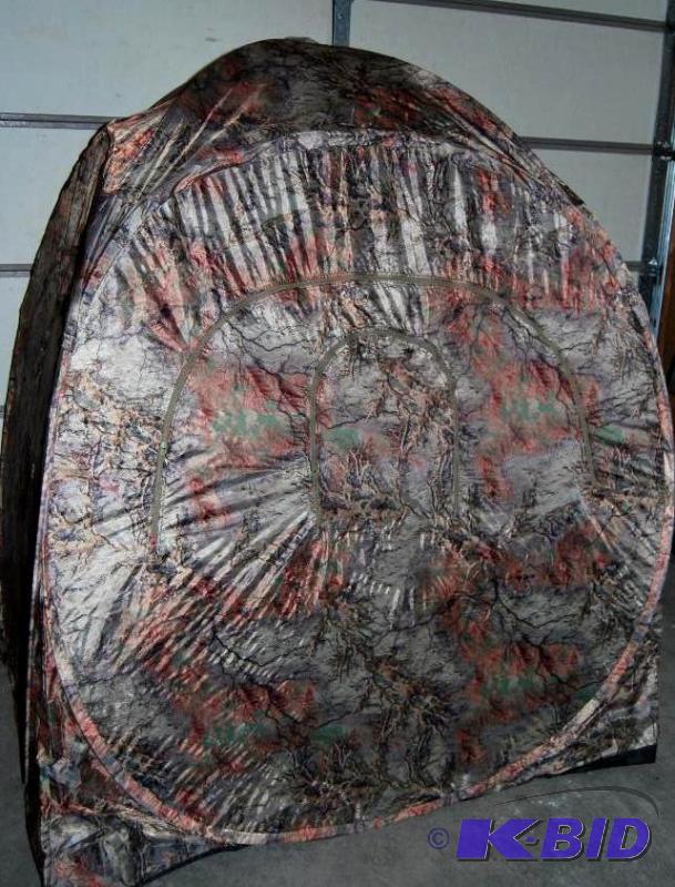 lot 18 image: Deluxe Ground Spring Blind, water resistant n...