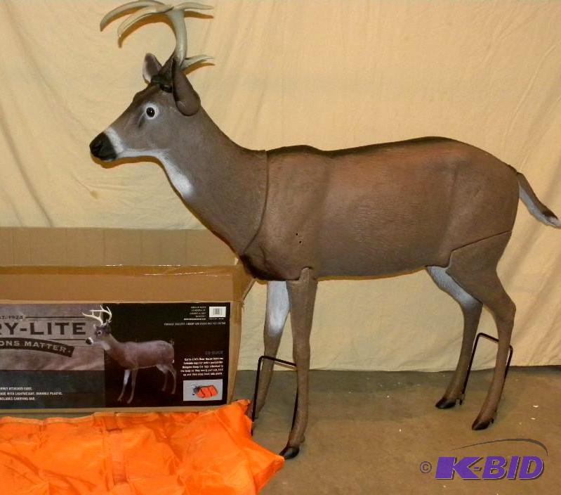 lot 79 image: Carry Lite EZ-Buck Deer Decoy, lifelike color...