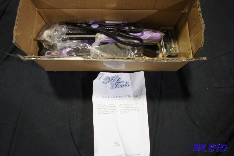 lot 42 image: New 31 piecer Her Tools By Master Craft - FN#...