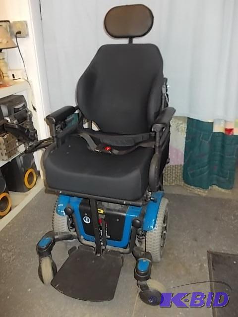 Quantum 600 Power Wheel Chair &amp Charger (...