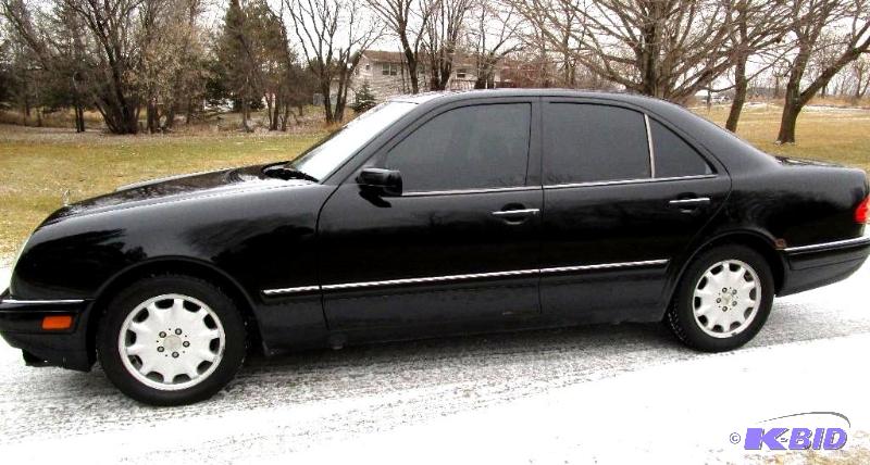 lot 1 image: 97 Mercedes-Benz E-320