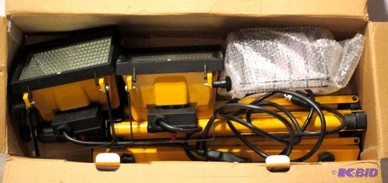 lot 82 image: Fixed Dual Head Halogen Shop Light