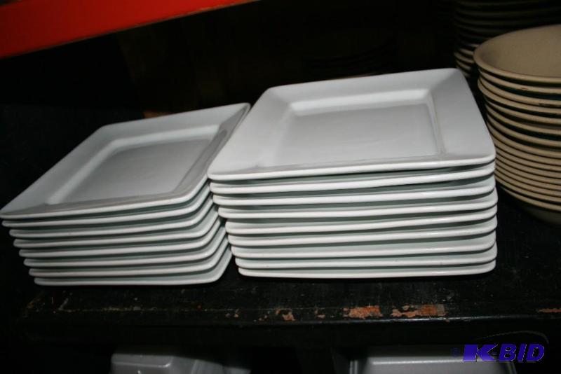 lot 14 image: Large Lot of Dinner Ware