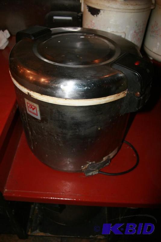 lot 17 image: 50 Cup Rice Cooker
