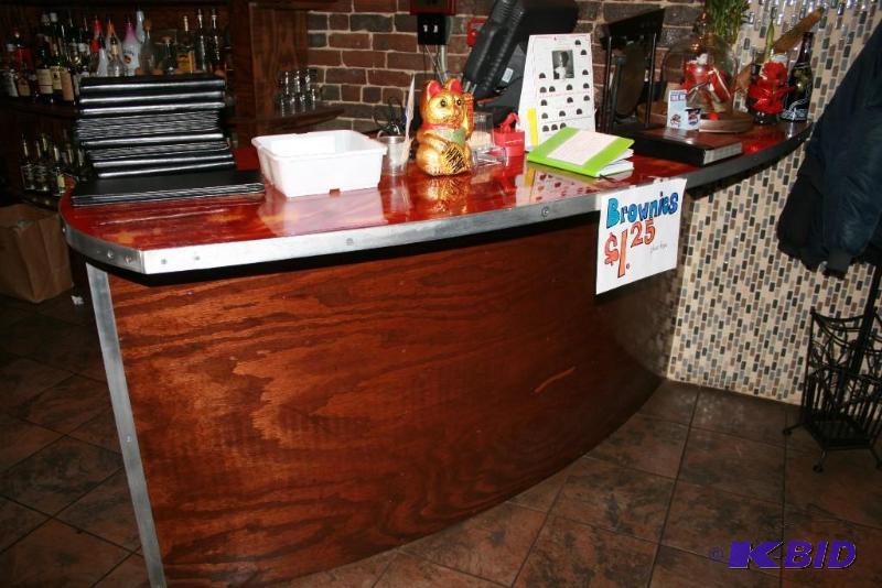 lot 5 image: Custom Made Bar