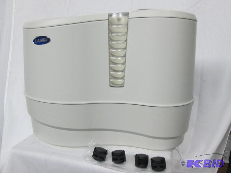 lot 17 image: Lasko 9-Gallon Recirculating Humidifier