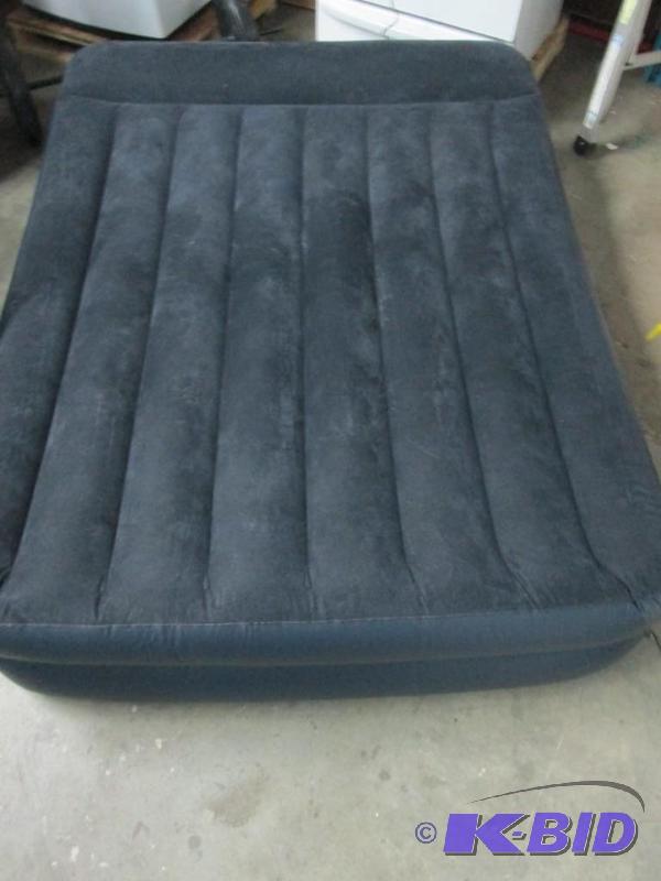lot 22 image: Intex Queen Raised Airbed