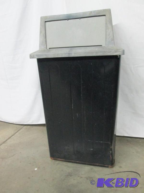 lot 27 image: Garbage Can
