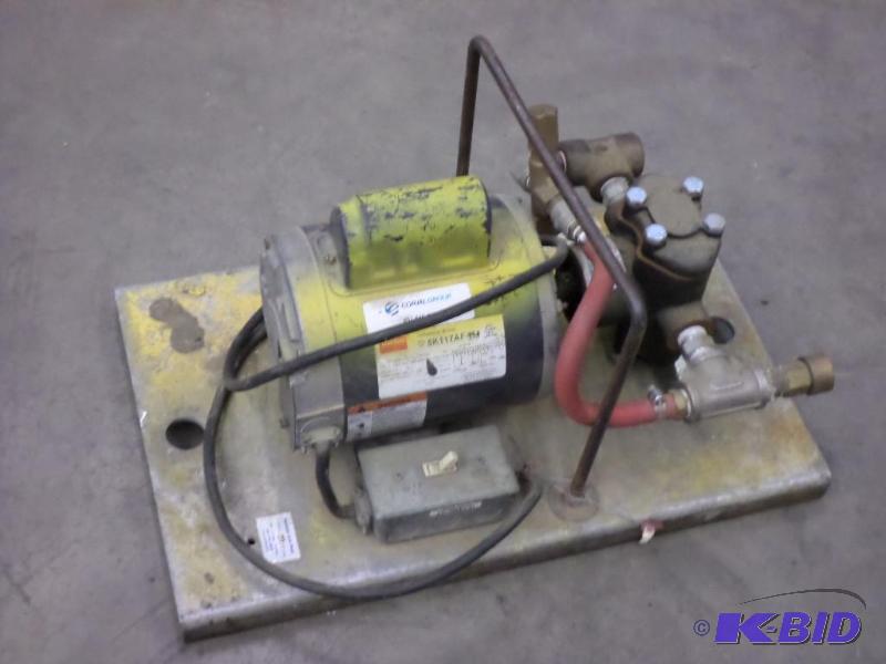 lot 22 image: Dayton 115230Volt 34HP Electric Pump...