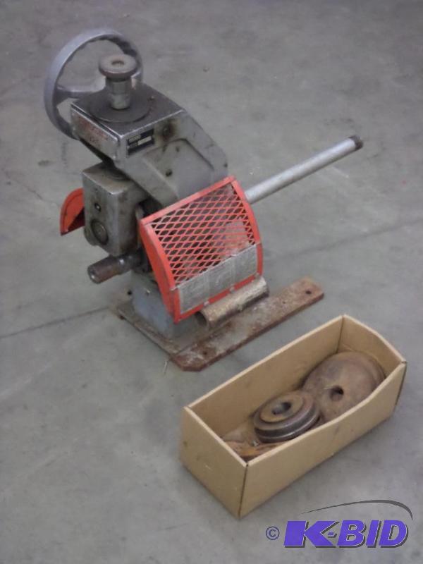 lot 32 image: Ridgid Model 925-2 Rolled Groove Machine...