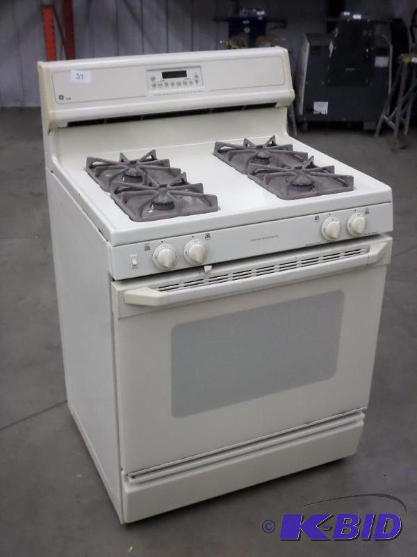 lot 39 image: GE XL44 Natural Gas Range...