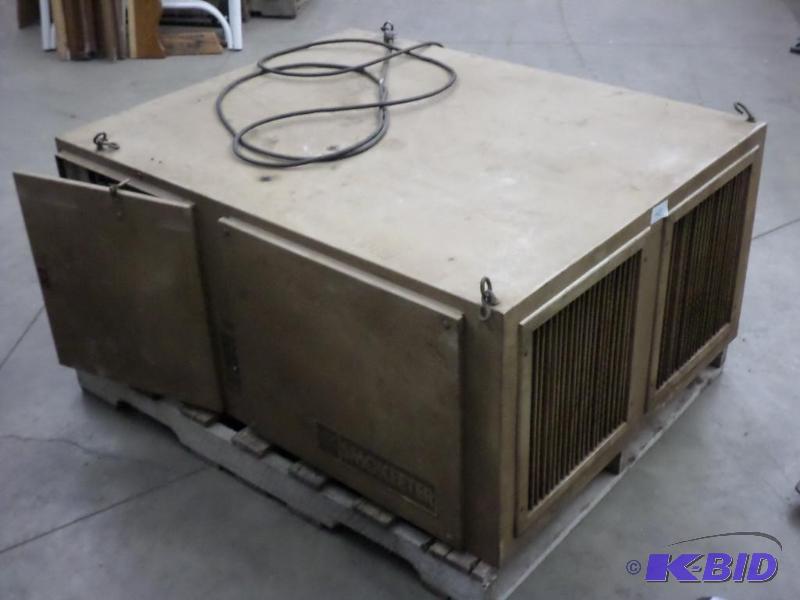 lot 40 image: Smokeeter Commercial 120Volt Hanging 36"...