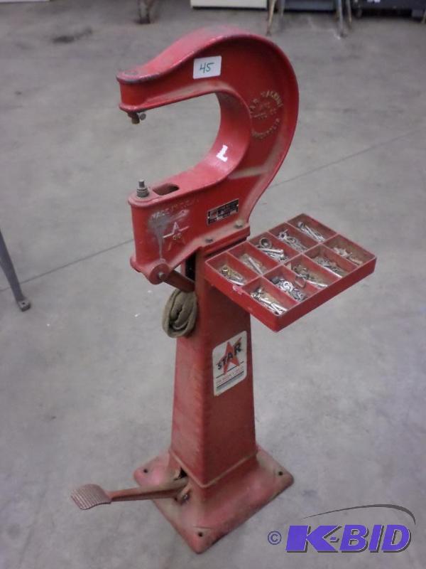 lot 45 image: Star Mode-38 Industrial Foot-Pedal Control Pr...