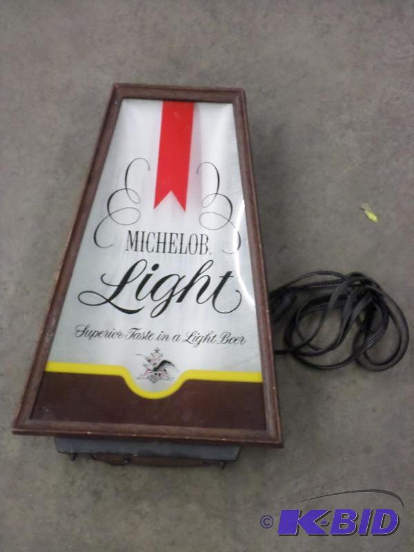 lot 72 image: Michelob Light 120Volt Lighted Sign...