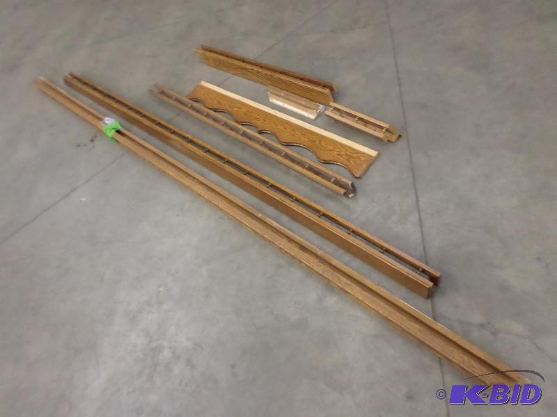 lot 96 image: Lot Of Misc Lengths Of Oak CuprailDisplay Ra...