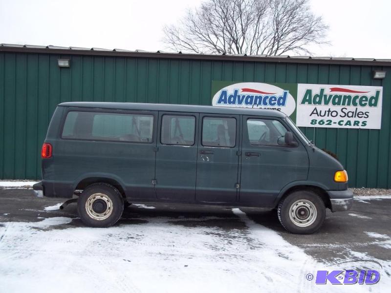 2000 Dodge Ram 8 passenger Van