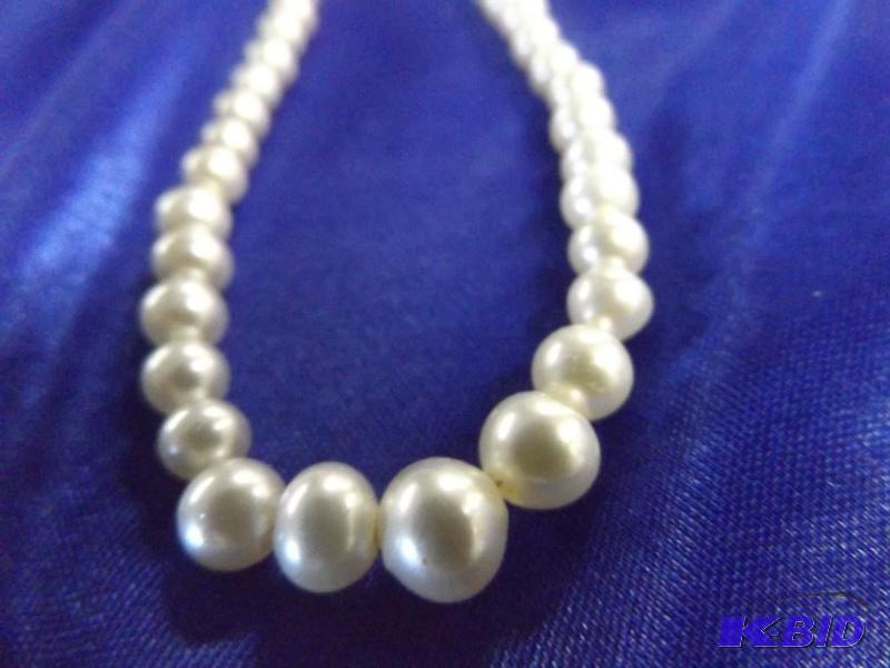 White Pearl Necklace and White Pearl Pin