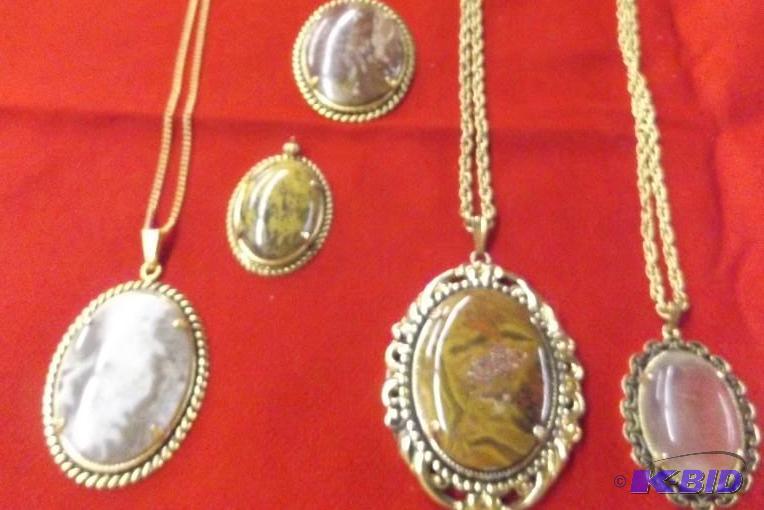 5 stone pendants with four chains