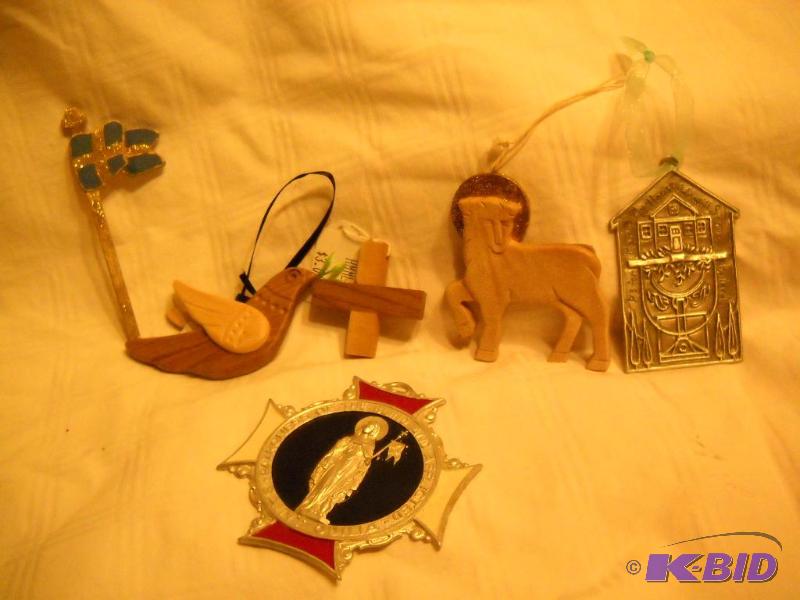 Set of 6 ornaments made of wood, tin, Pewter...