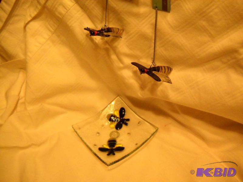 New Dynasty Gallery (2) Glass Bee Ornaments 3...
