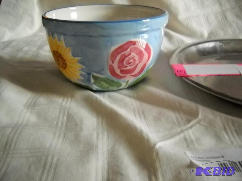 5 12&quot dia. x 3 12&quot h Flowered bow...